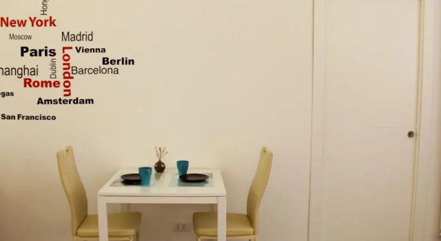 Коттедж с 4 комнатами Re Federico Apartment