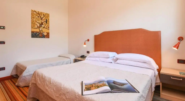 Трёхместный номер Standard Hi Hotels Sirmione - Lakeview Pool