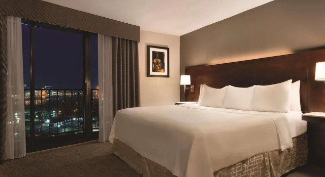 Двухместный номер Standard с балконом Radisson Hotel Cincinnati Riverfront