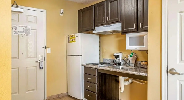 Студия Suburban Studios Near Camp Lejeune