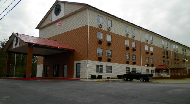 Grand View Inn & Suites, Забронировать Отель Отели Table Rock Lake с парковкой, Парковка