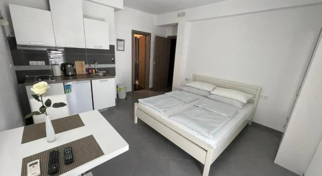 Студия с балконом Apartments Nevistic