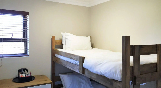 Loerie Guest Lodge