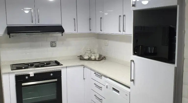 Апартаменты Durban Halaal Accommodation "No Alcohol Strictly Halaal No Parties" Entire Luxury Apartment, 3 Bedrooms, 8 Sleeper, Self Catering "JUST LOCK AND GO"