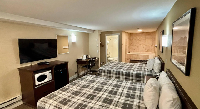 Четырёхместный номер Standard Rodeway Inn & Suites