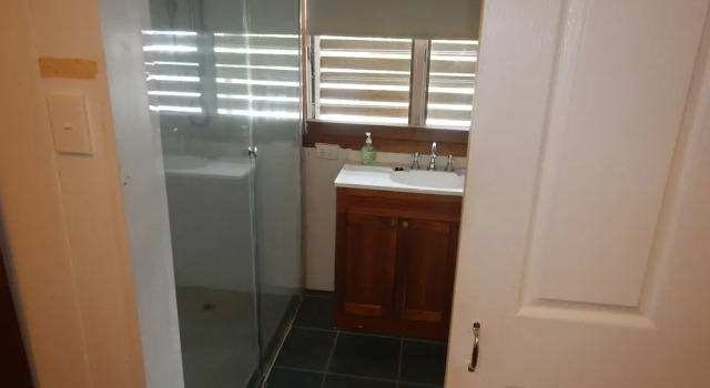 Коттедж Charming, Private 3-Bedroom Cottage By The Bay