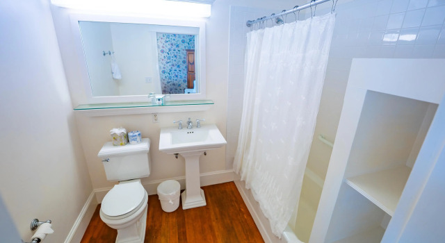 Кровать в общем номере The Colony Hotel Kennebunkport