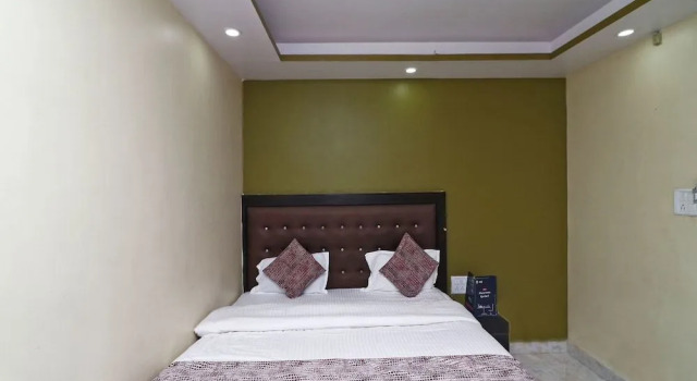 OYO 15169 Hotel Rk Inn