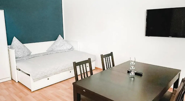 Schöne Wohnung, eigene Terrasse, privater Parkplatz, Wi-Fi, Waschmaschine, 3P