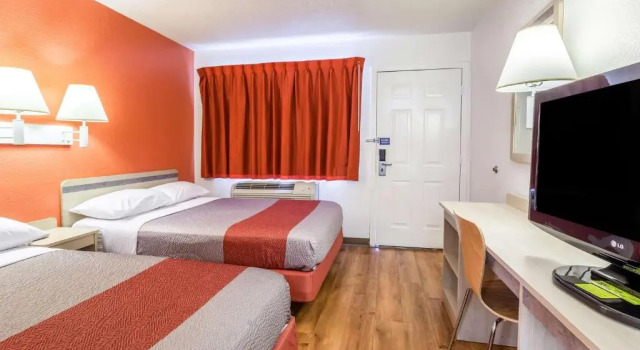 Четырёхместный номер Standard Motel 6 Sacramento, Ca - Downtown