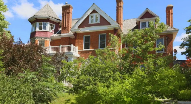 Markdale Manor Bed & Breakfast, Book Hotel Hoteller i Markdale med parkering, Parkering