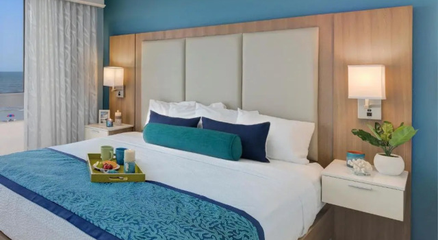 Номер Standard с 2 комнатами oceanfront Grand Seas by Exploria Resorts, MOD Collection by Sonesta