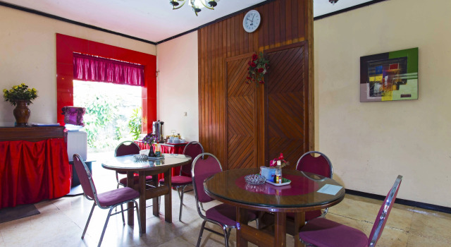 RedDoorz @ Kemang Selatan, Book Hotel Hoteller i Mampang med pool, Swimmingpool