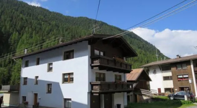 Claudia (GES120), Prenota Hotel Hotel a Tirolo con parcheggio, Parcheggio