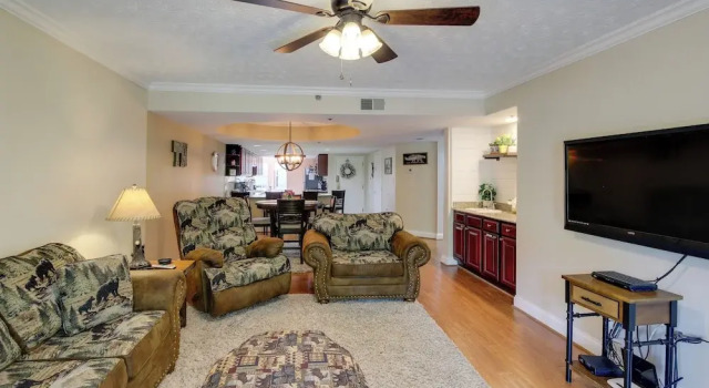 Gatehouse Condo: End Unit w/ Dtwn Gatlinburg View!