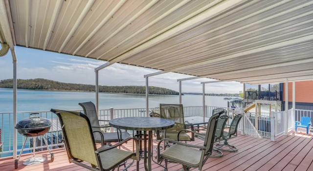 Коттедж Shared Dock at Waterfront Lake of the Ozarks Home