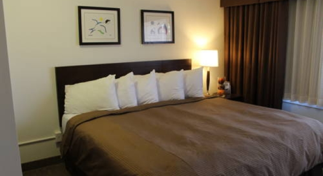 Place Louis Riel Suite Hotel