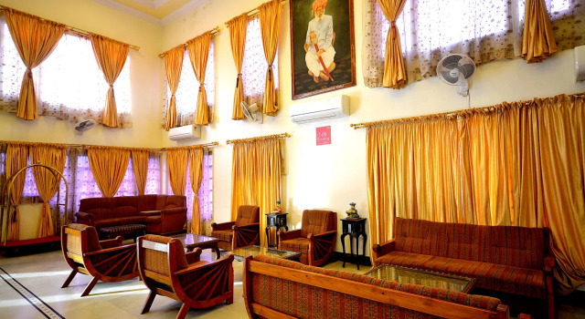 Hotel Rajputana Palace