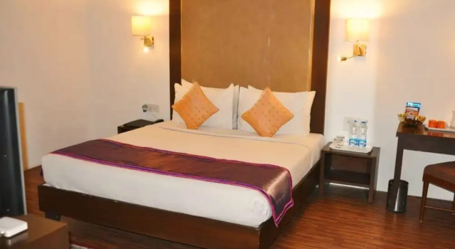 Люкс Premium Hotel Clarks Collection Bhavnagar