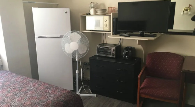 Четырёхместный номер Standard Stettler Hotel