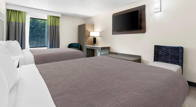 Четырёхместный номер Standard Quality Inn Sandersville