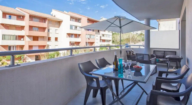 Апартаменты L'orangeraie Calvi centre à 300m de la plage et du port parking privé