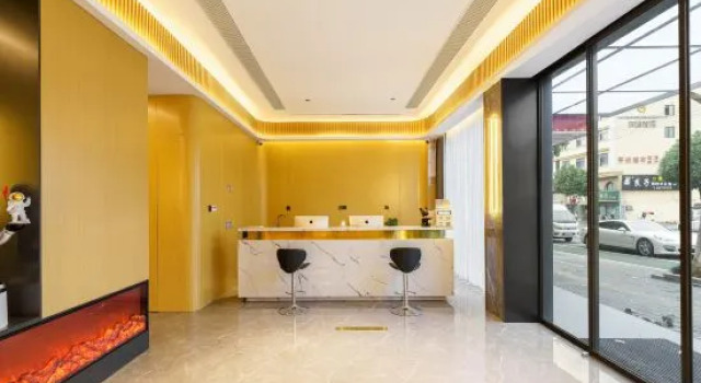 Zhihui Orange Hotel (Hengdian Film and Television City Wansheng Pedestrian Street)