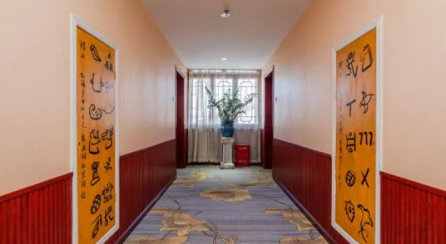 Louwailou Hotel, Забронировать Отель Лицзян Юньнань, рядом с Улица Сквер-стрит Древнего города Даянь