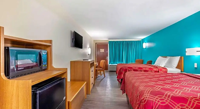 Четырёхместный люкс Econo Lodge Kosciusko