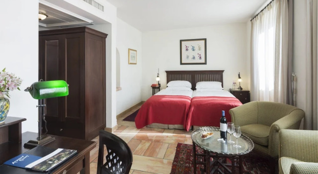 Номер Comfort с балконом и с видом на бассейн The American Colony Hotel - Small Luxury Hotels of the World