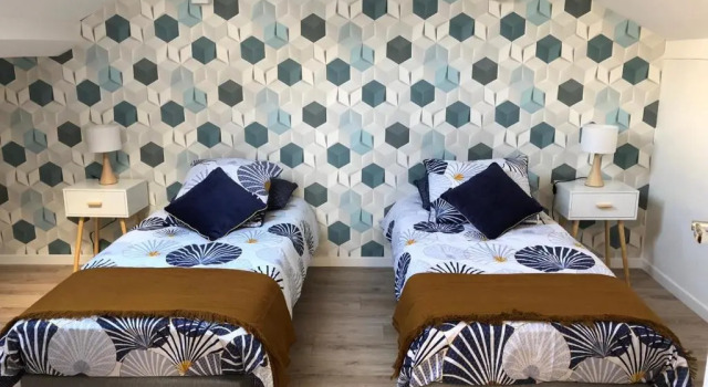 Duplex Bastié T3 calme et climatisé WiFi, Rezerwuj Hotel Hotele w Rhône z parkingiem, Parking