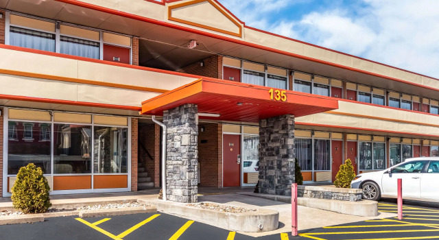 Econo Lodge Zanesville Downtown, Забронировать Отель Зейнсвилл штат Огайо, рядом с Суд округа Маскингам