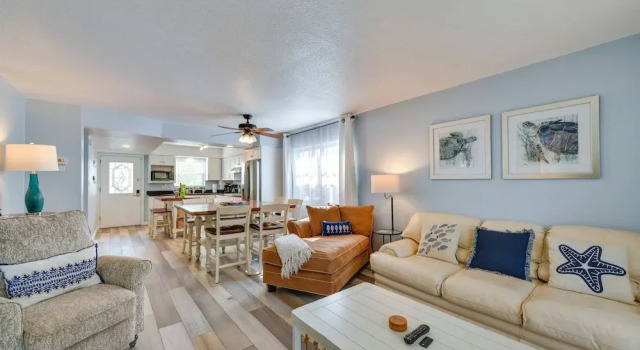 Tropical Sarasota Condo < 1 Mile to Beach!, Забронировать Апартаменты/квартира Отели Сиеста-Ки с парковкой, Парковка