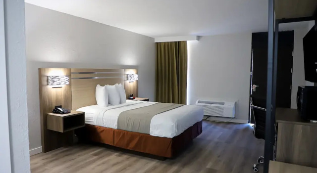 Номер Airport Inn