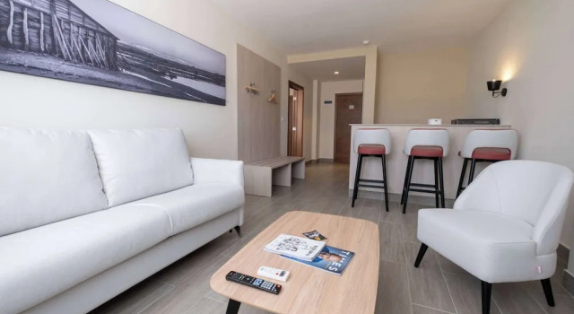 Люкс Business Super 8 by Wyndham Manzanillo
