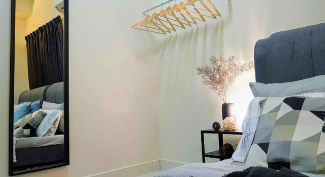 Puchong Setiawalk 8-12 pax 5min LRT Cozy Apartment