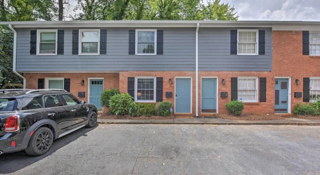 Charlotte Condo w/ Patio: 4 Mi to Downtown!, Rezervați Hotel Charlotte Carolina de Nord
