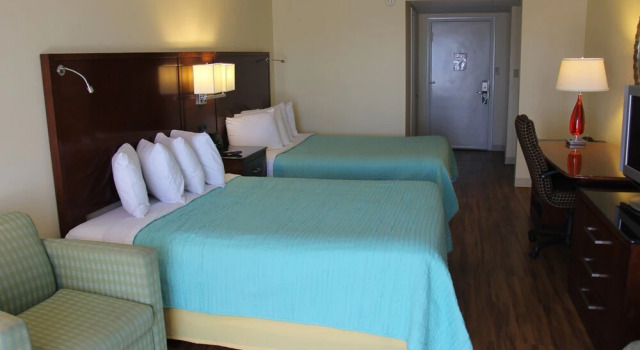 Четырёхместный номер Premier с балконом Seaside Inn & Suites