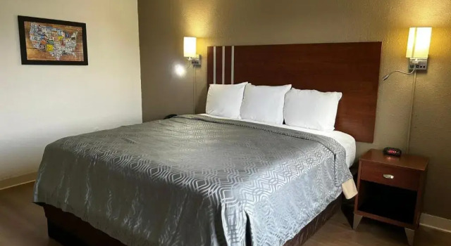Люкс Econo Lodge Inn & Suites Chambersburg Central