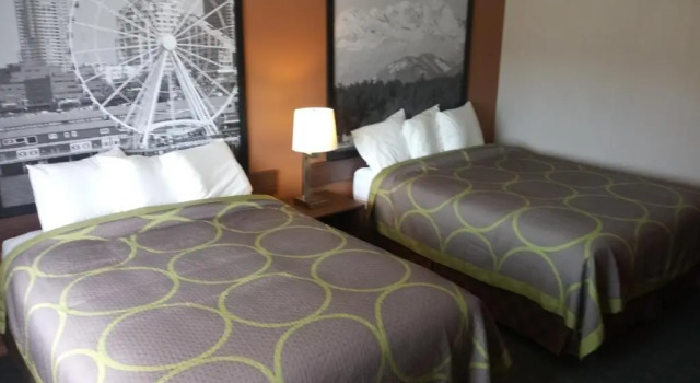 Четырёхместный номер Standard Super 8 by Wyndham Lynnwood