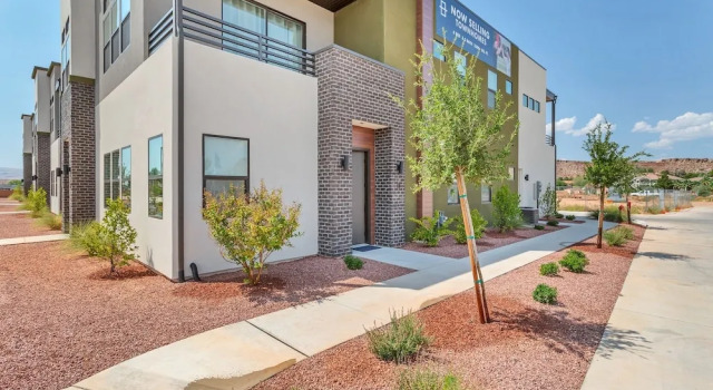 #15 At Bloomington Country Club 4 Bedroom Townhouse by RedAwning