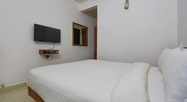 Номер Premium FabHotel Sky Vista Inn