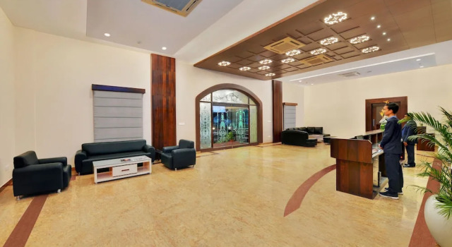 Manpho Bell Hotel & Convention Center, Забронировать Отель Отели штата Карнатаки с парковкой, Парковка