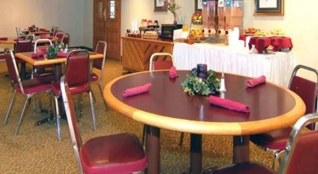 The Trail Hotel, Забронировать Отель Бардстаун Bourbon Trail Kentucky