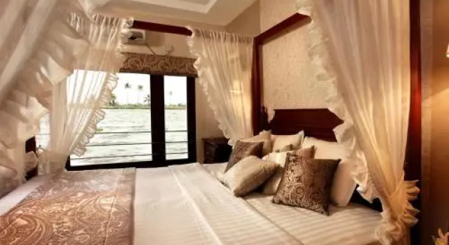 Dona House Boats at Alappuzha (Alleppey Backwaters), Prenota Hotel Alleppey Kerala