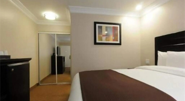 Raincross Hotel, Rezervați Hotel Riverside California