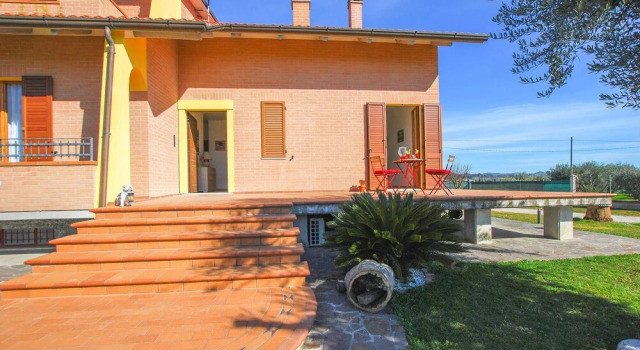 Awesome Home in Corridonia With Wifi, 2 Bedrooms and Outdoor Swimming Pool, Rezerwuj Hotel Hotele w Corridonia z basenem, Basen