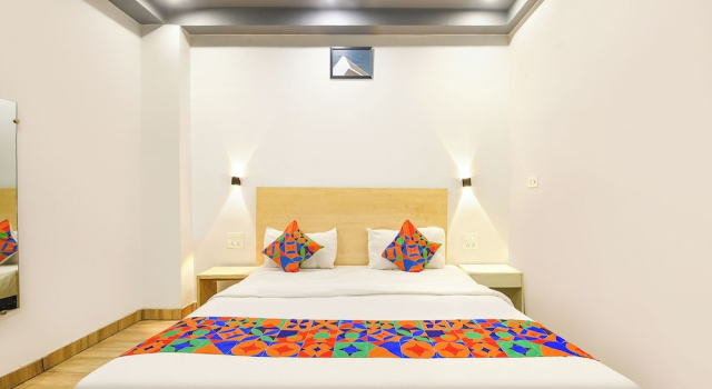 Номер Deluxe FabHotel Rohil Residency
