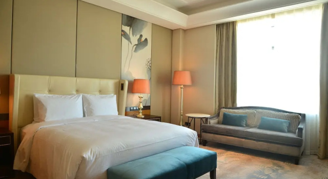Люкс c 1 спальней Lounge Access Hilton Urumqi