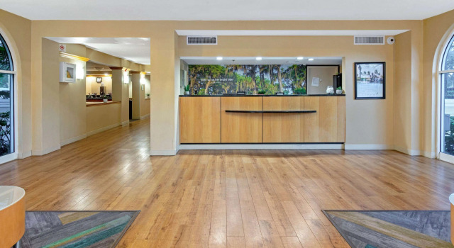La Quinta Inn & Suites by Wyndham Coral Springs South